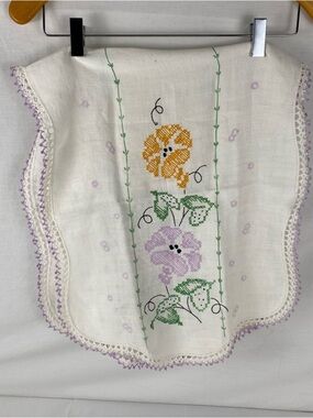 Vintage Hand Embroidered Table Runner Floral Linen Crochet Lace Trim Cottagecore